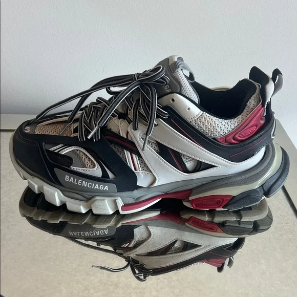 Balenciaga Men's Black and White Sneakers - Picture 4 of 9